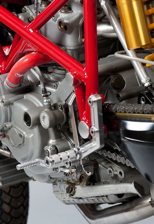 Ducati 996s f1 siêu ngầu với phong cách tracker