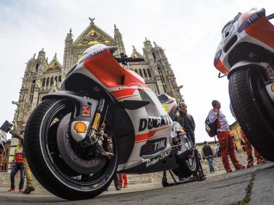 Ducati làm nóng chặng 6 giải đua motogp 2015 tại ý