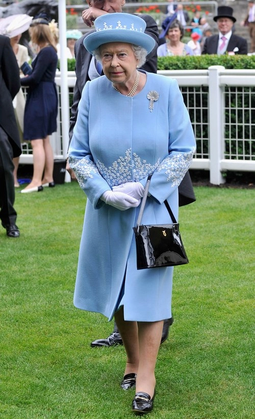 Elizabeth ii - nữ hoàng đa sắc