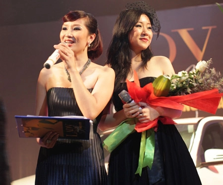 Eva de eva đồng hành cùng lady luxury night 2011