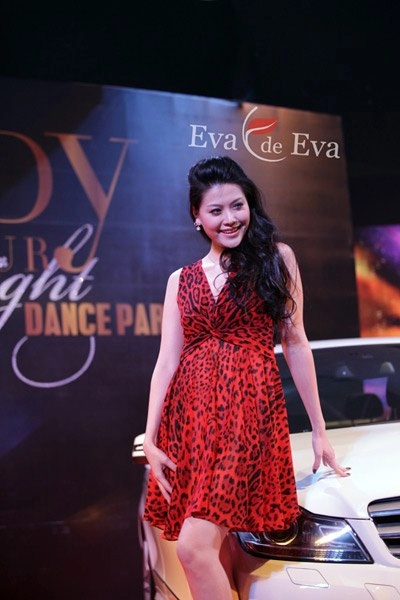 Eva de eva đồng hành cùng lady luxury night 2011