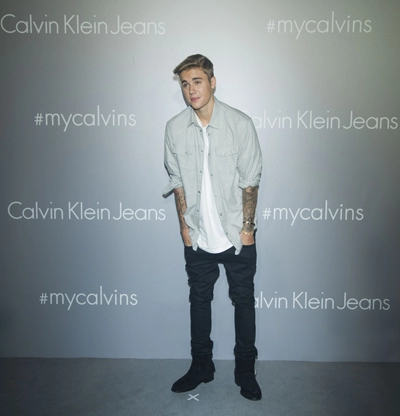 Hà anh sành điệu trong sự kiện của calvin klein jeans
