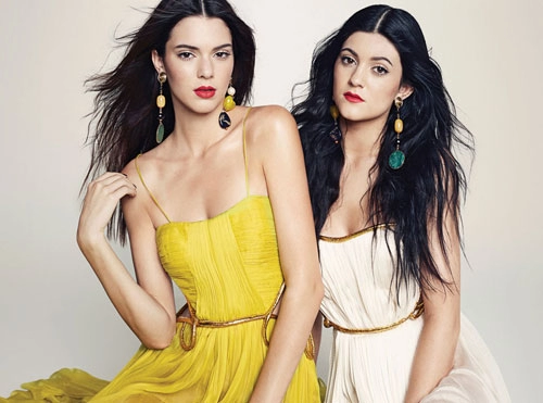 Hai em gái kim kardashian ngọt ngào trên tạp chí