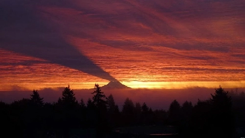 Hiện tượng in bóng kỳ lạ ở núi rainier