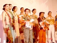 Hồ trần dạ thảo đoạt giải nhất thời trang châu á 2004