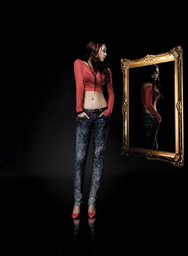 Hoa hậu hàn quốc 2000 cá tính với jeans
