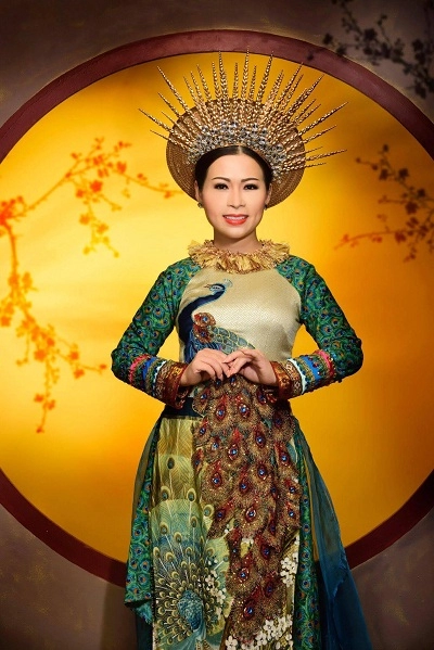 Hoa hậu thảo lâm quý phái trong trang phục áo dài