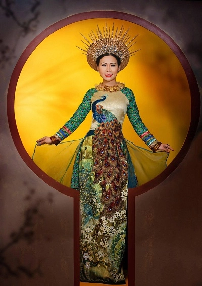 Hoa hậu thảo lâm quý phái trong trang phục áo dài