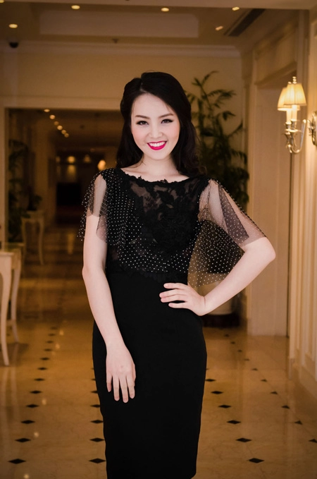 Hoàng hải sẽ đấu giá váy couture giúp trẻ bệnh tim