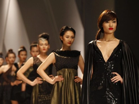 Hồng quế kiêu hãnh catwalk