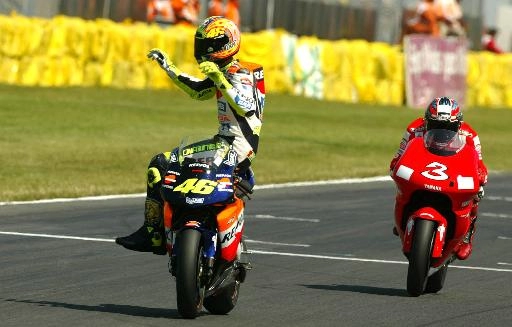 Huyền thoại valentino rossi từng lấy biệt danh là valentinik