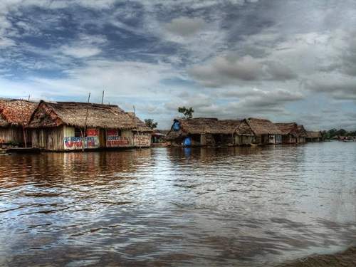 Iquitos thành phố không thể tiếp cận bằng đường bộ