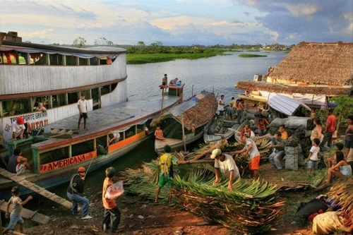Iquitos thành phố không thể tiếp cận bằng đường bộ