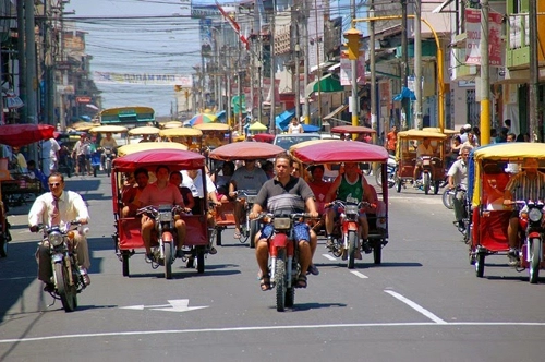 Iquitos thành phố không thể tiếp cận bằng đường bộ