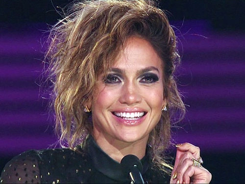 Jennifer lopez ghi dấu tại american idol bằng mái tóc cổ điển