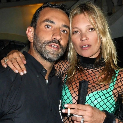 Kate moss diện váy lưới khoe nội y