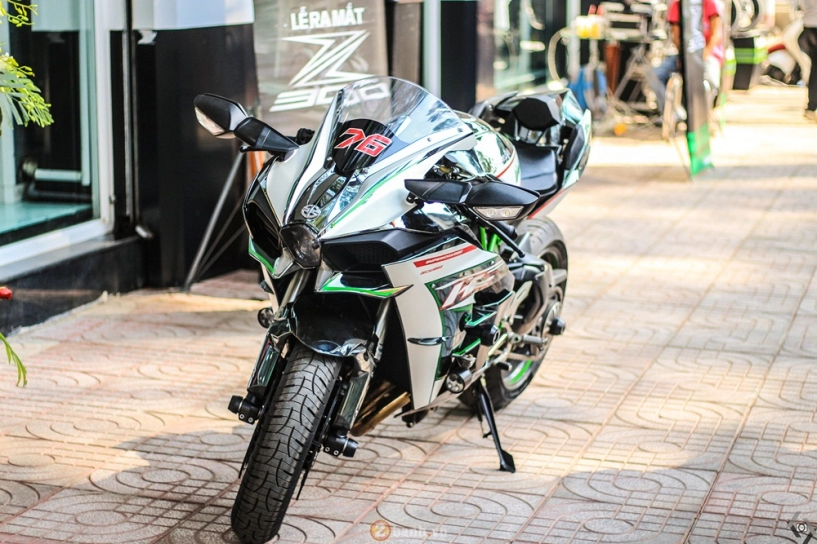 Kawasaki h2 độ tem đấu đọ dáng cùng chân dài sài thành