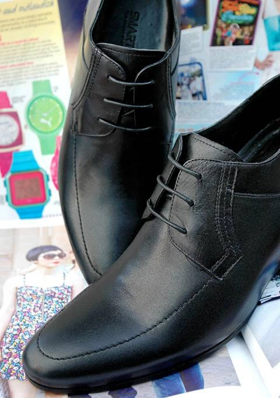 Khắc phục chiều cao khiêm tốn với smart shoes