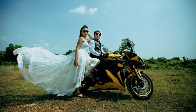 Khi biker chụp ảnh cưới