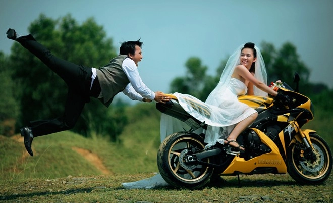 Khi biker chụp ảnh cưới
