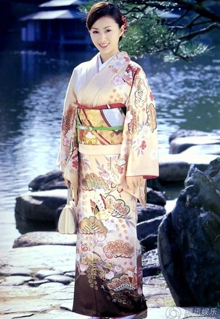 Kiều nữ nhật nền nã với kimono