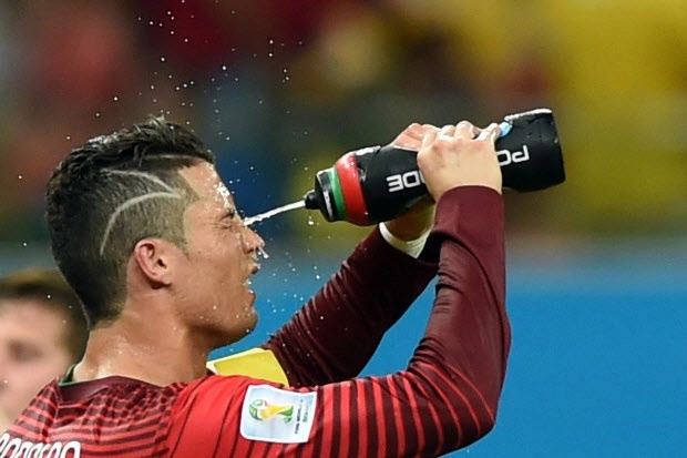 Kiểu tóc của cr7 chẳng liên quan gì đến ca phẫu thuật của bé erik cả