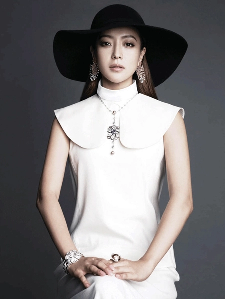 Kim hee sun điệu đà với các kiểu mũ