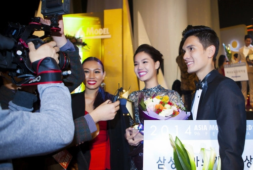 Kỳ hân giành giải nhất người mẫu trẻ châu á