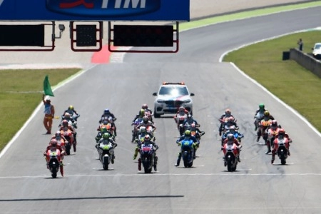 Lorenzo có chiến thắng thứ ba liên tiếp tại motogp 2015 và lần thứ 36 trong sự nghiệp