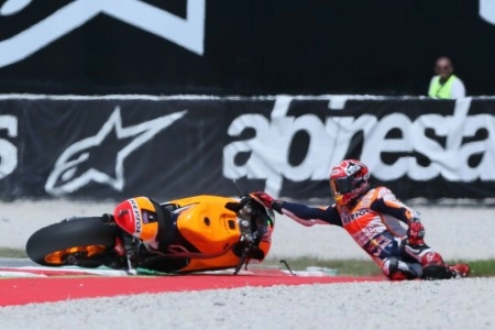 Lorenzo có chiến thắng thứ ba liên tiếp tại motogp 2015 và lần thứ 36 trong sự nghiệp