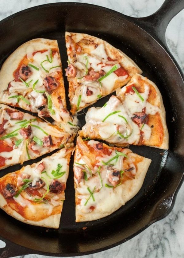 Mách bạn một cách làm bánh pizza bằng chảo siêu đơn giản