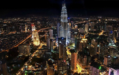 Malaysia thu hút du khách bằng an ninh và khuyến mãi