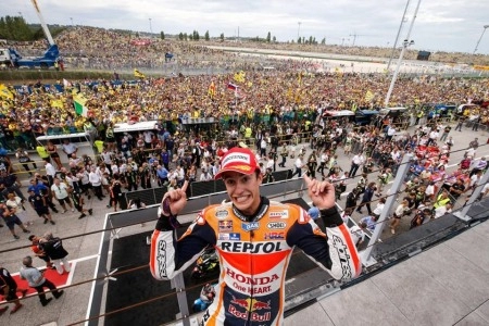 Marc marquez đã xuất sắc cán đích đầu tiên với thành tích 48 phút 23 giây 819