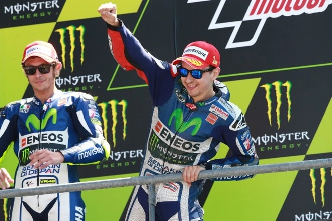 Motogp 2015 với lorenzo giành chiến thắng liên tiếp ở chặng 5