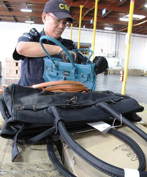 Mỹ thu giữ 1500 túi hermes giả đến từ trung quốc