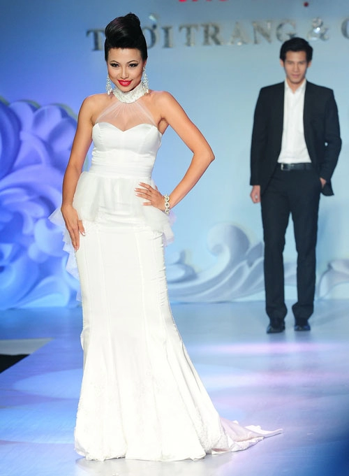 Ngô mỹ uyên làm nữ hoàng trên sàn catwalk