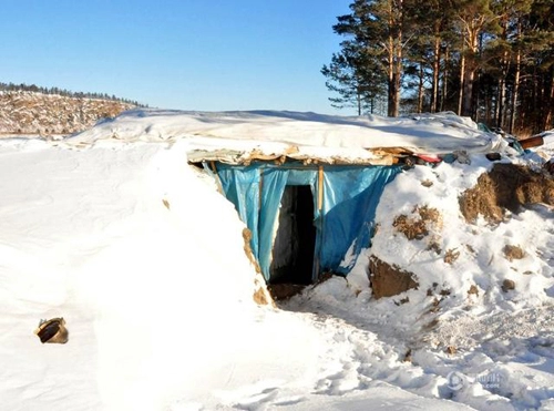 Người dựng hầm uống rượu sống cô độc giữa bắc cực trung quốc