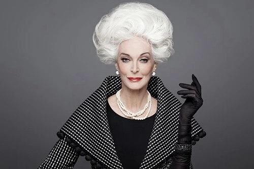 Người mẫu 81 tuổi làm gương mặt đại diện thời trang cao cấp