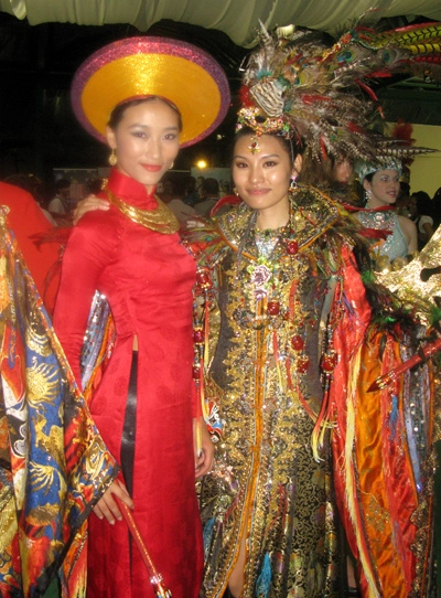 Người mẫu thế giới rực rỡ trang phục truyền thống