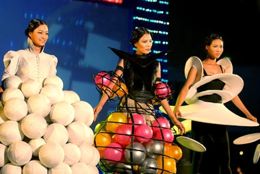 Nguyễn trọng hoàng đoạt giải nhất thiết kế thời trang