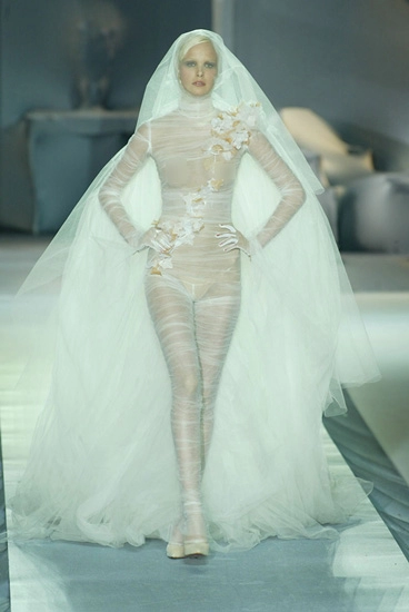 Những bộ váy cưới haute couture kinh điển của thế giới