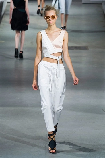 Những dáng áo crop-top gây chú ý ở new york fashion week