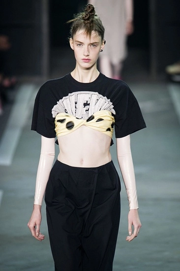 Những dáng áo crop-top gây chú ý ở new york fashion week