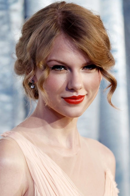 Những kiểu trang điểm đẹp nhất của taylor swift 2