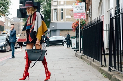 Những phong cách street style hot ở london fashion week tiếp