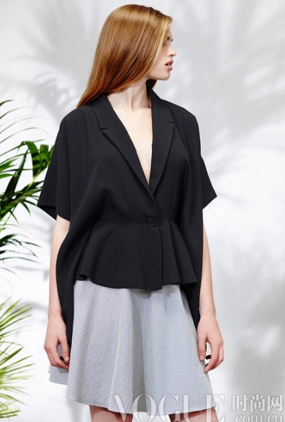 Những thiết kế biến hóa của peplum