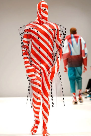 Những thiết kế kỳ quặc tại tuần thời trang london