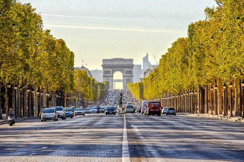 Paris cấm xe biến đại lộ champs elysees thành phố đi bộ