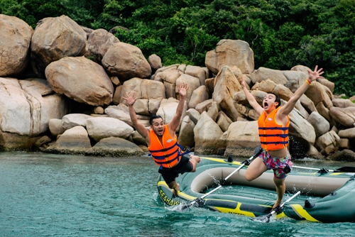 Petey majik nguyễn khám phá nha trang