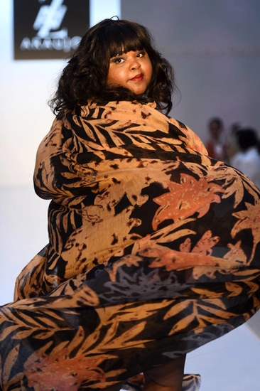 Priscilla marinho - diễn viên ngoại cỡ trên sàn catwalk